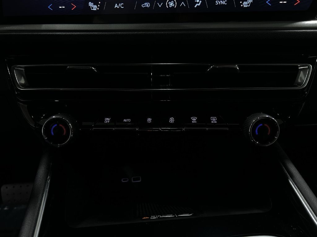 2027 Chevrolet Traverse LT - Photo 16
