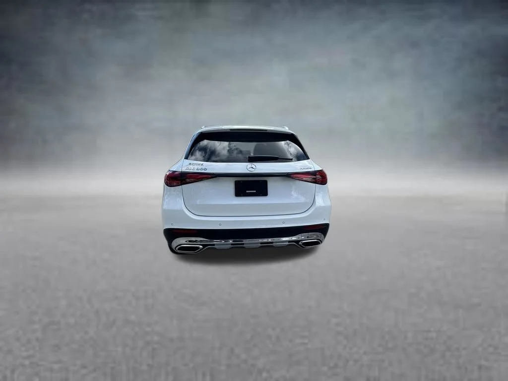 Used 2025  Mercedes-Benz GLC 300 image 6