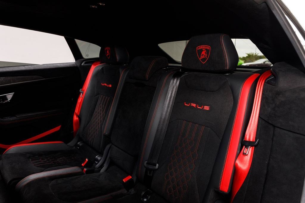 Used 2024 White Lamborghini Performante image 20