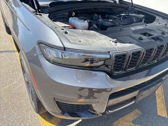 Certified Used 2023 Baltic Gray Metallic Clearcoat Jeep Altitude image 18