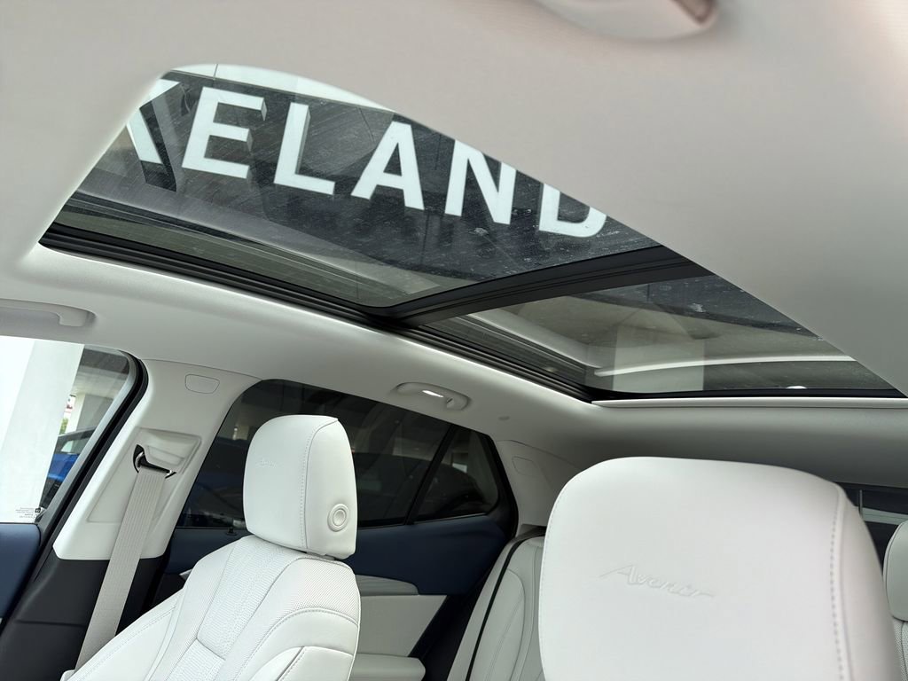 New 2026 Iridescent White Tricoat Buick Avenir image 22