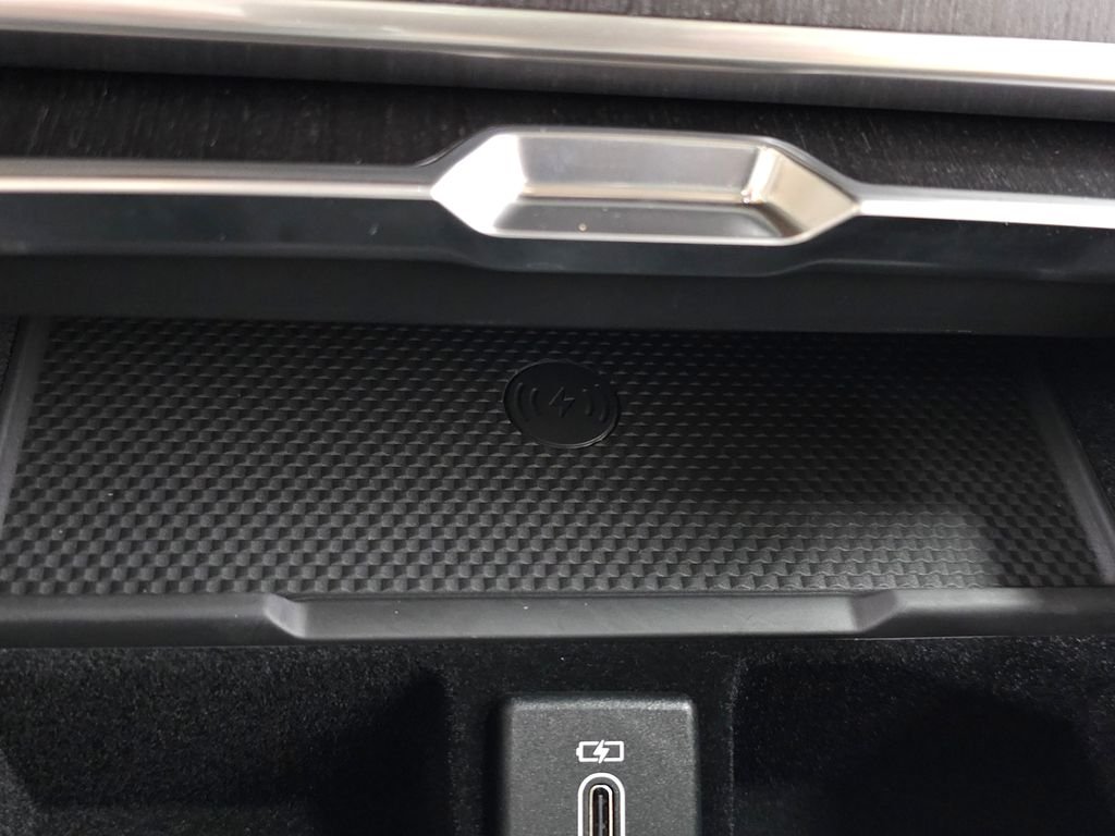 New 2026 Carpathian Grey Land Rover SE image 38