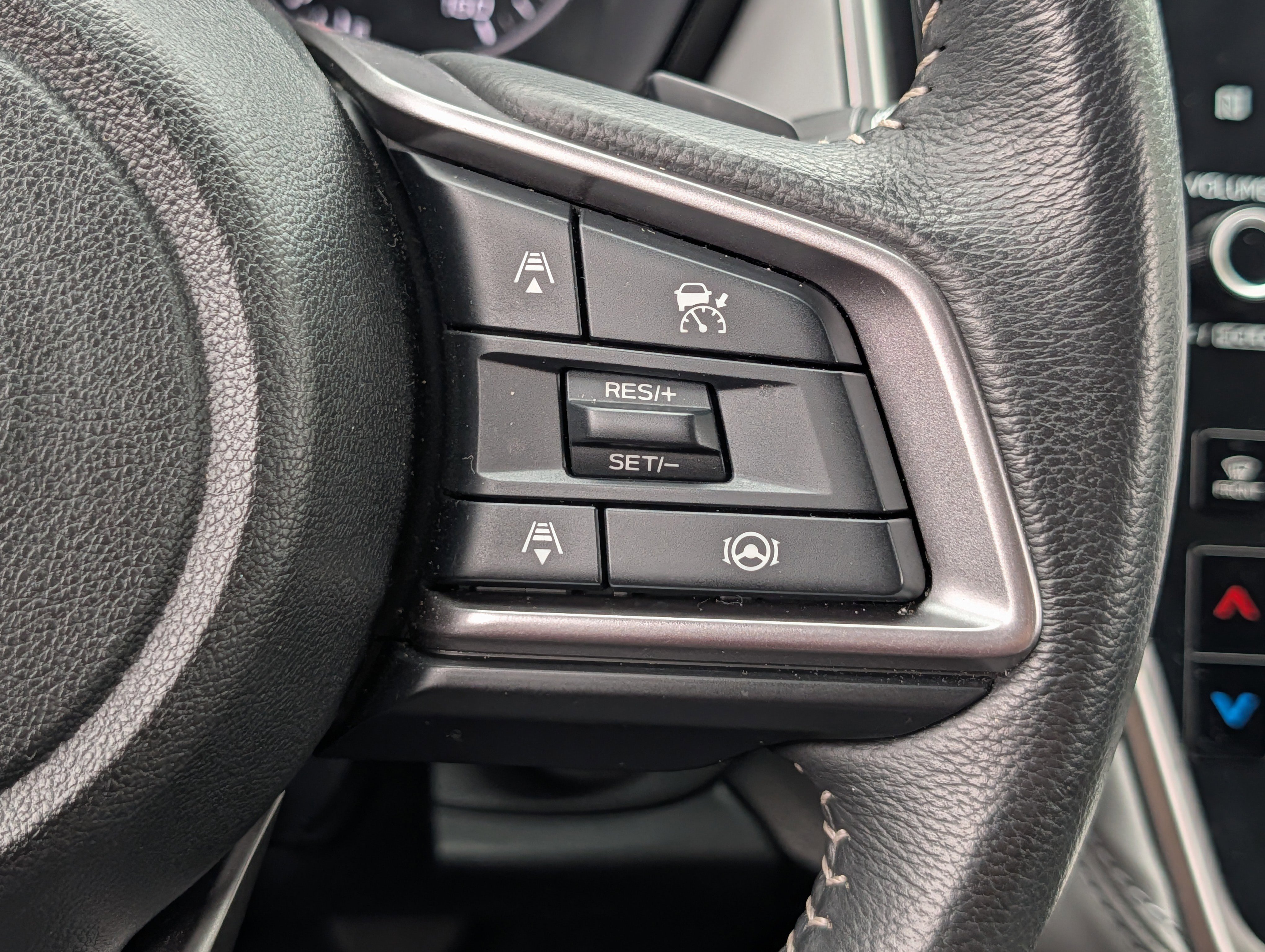 Used 2025 Cosmic Blue Pearl Subaru Premium image 30