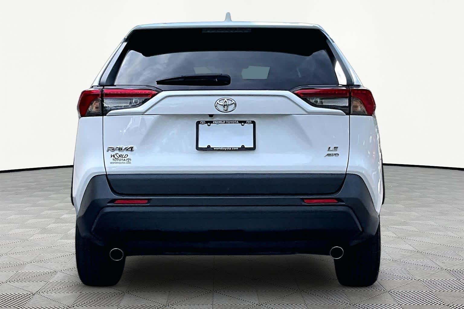 Used 2023 Ice Cap Toyota LE image 5