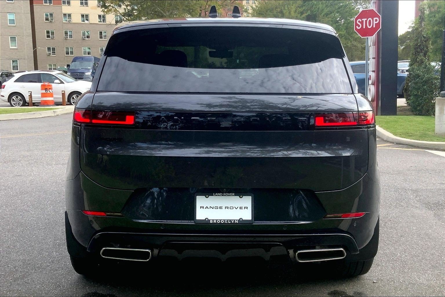 New 2027 Carpathian Grey Land Rover Dynamic SE image 4