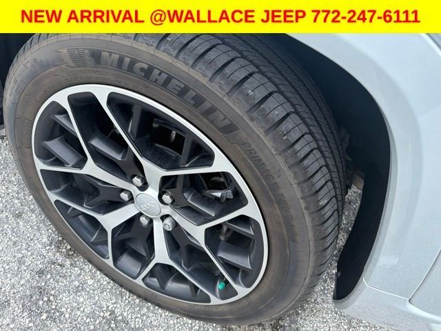 Used 2022 Silver Jeep Summit Reserve 4xe image 8