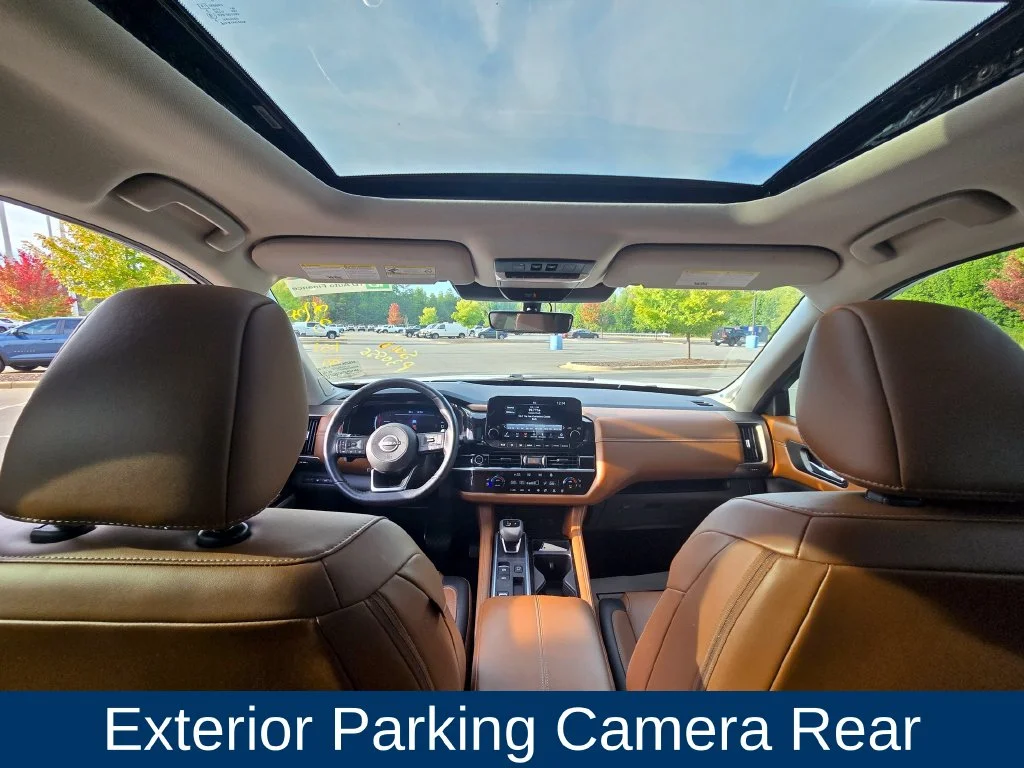 Used 2024 White Nissan Platinum image 17