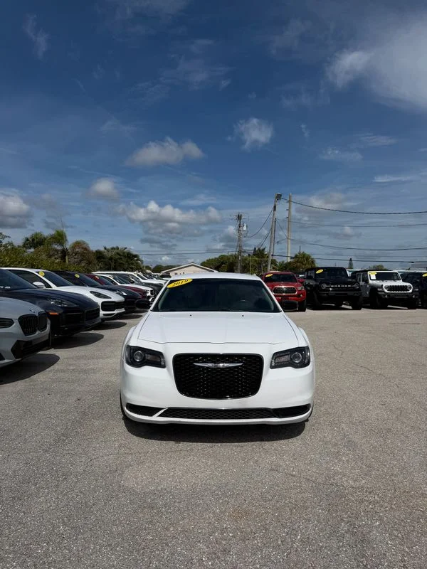 Used 2019  Chrysler Touring image 14