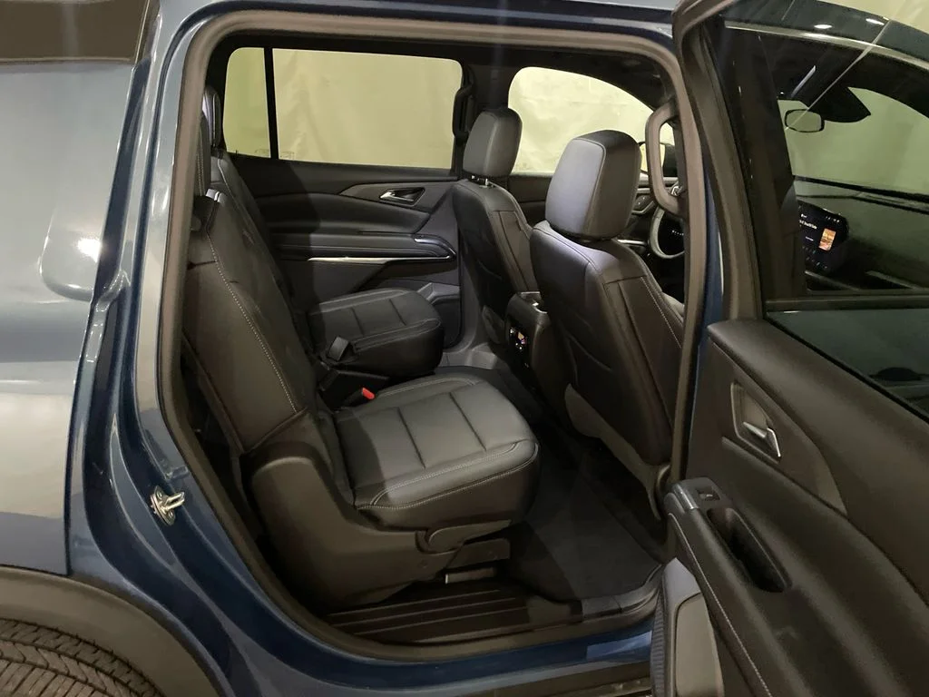 Used 2026 Lakeshore Blue Metallic Chevrolet LT image 25
