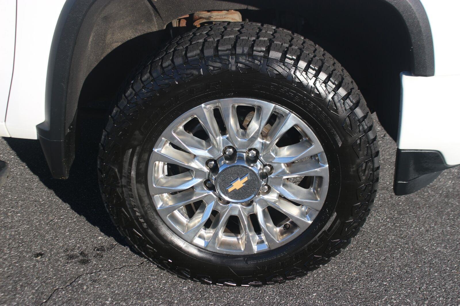 Used 2021 SUMMIT WHITE Chevrolet High Country image 38
