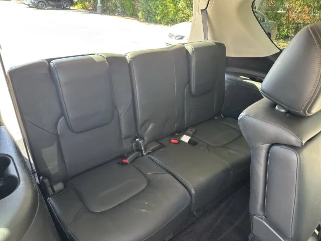 Used 2018 White Nissan SL image 12