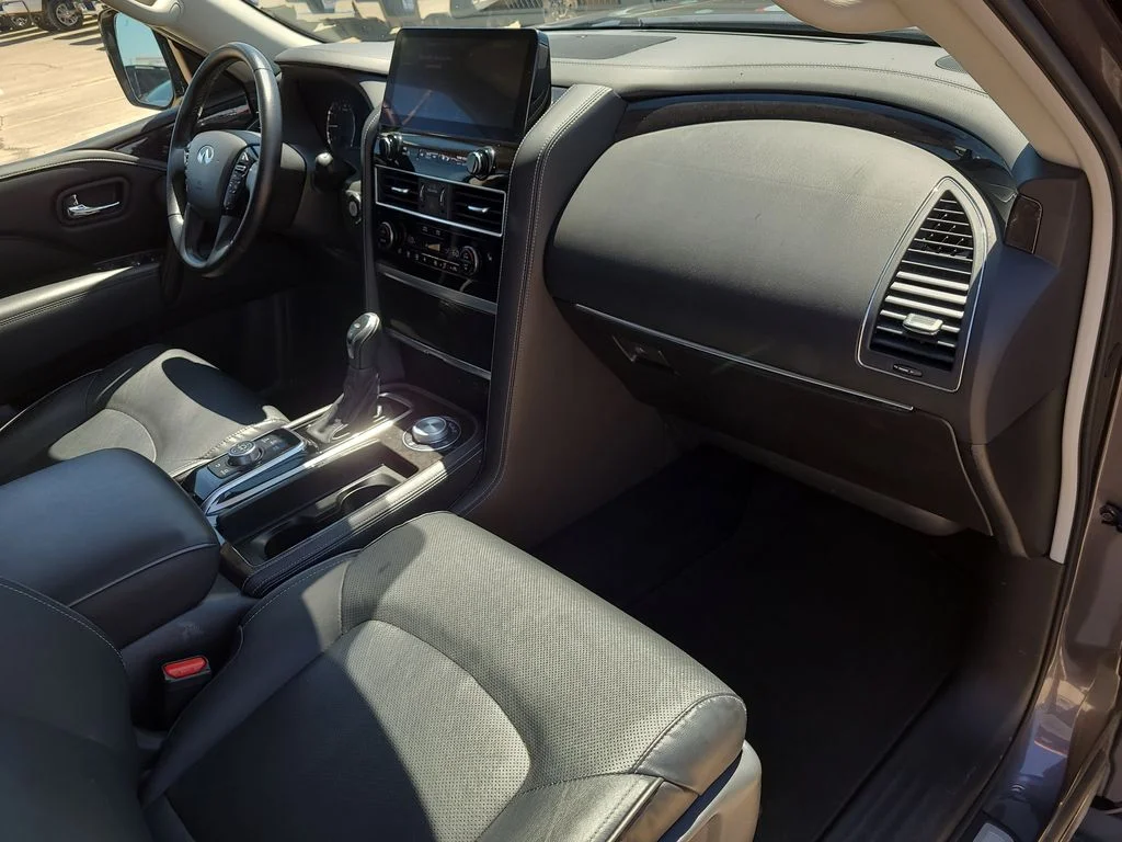 Used 2024 Gray INFINITI LUXE image 11