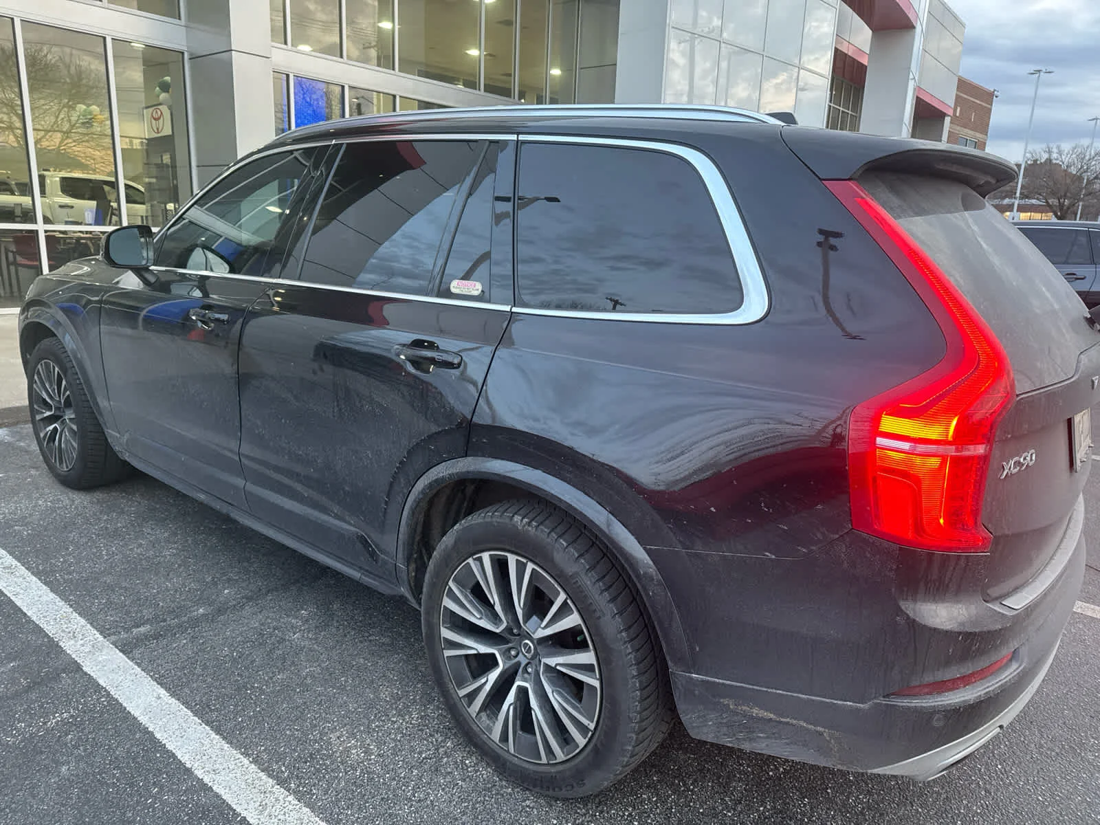 Used 2021 Thunder Grey Metallic Volvo Momentum image 4