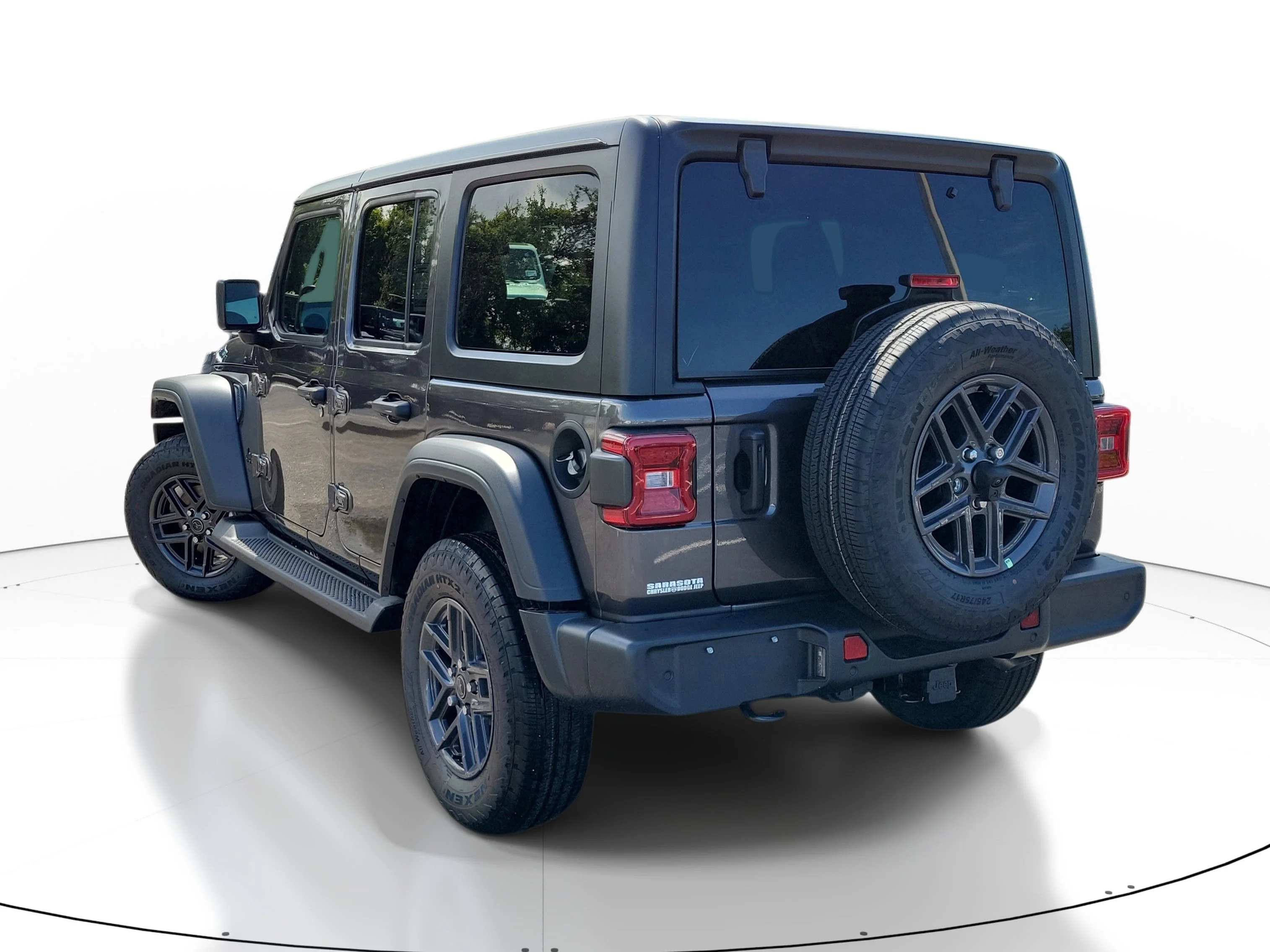 New 2026 Granite Crystal Metallic Clearcoat Jeep Sport S image 4