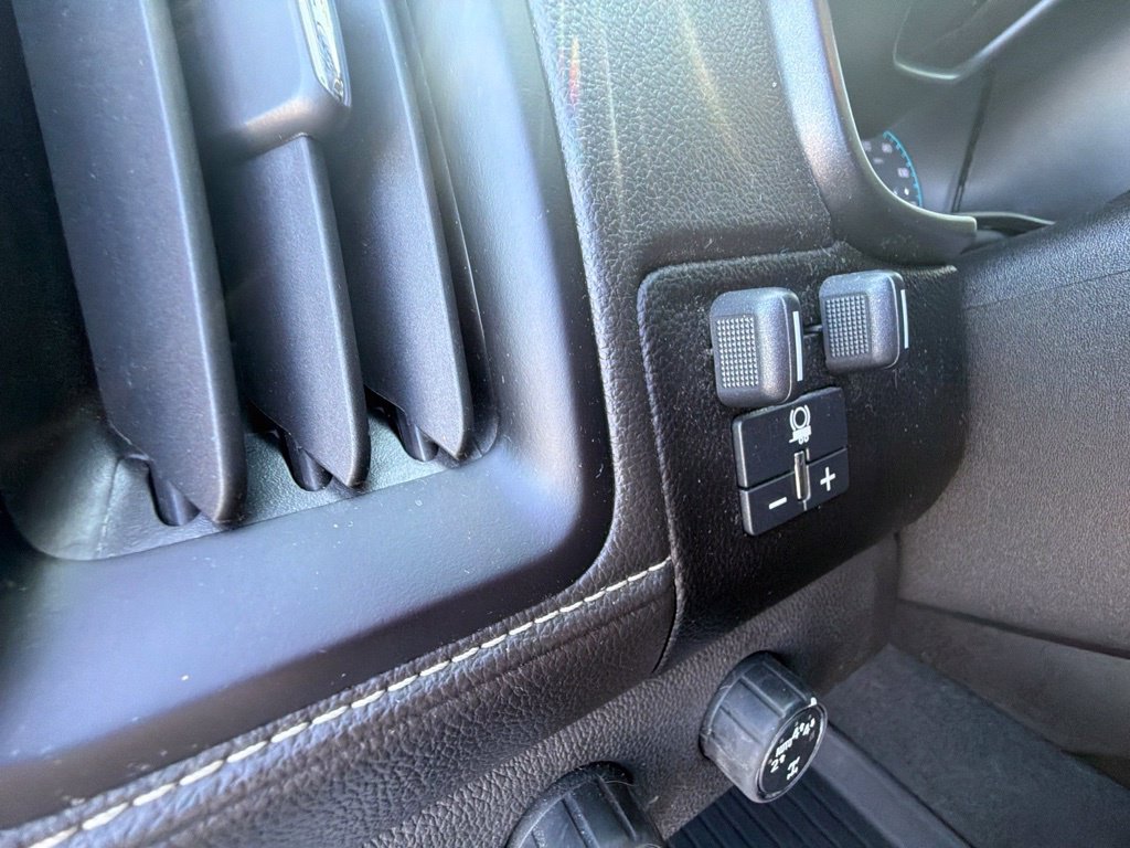 Used 2021 SATIN STEEL METALLIC GMC 4WD Denali image 21
