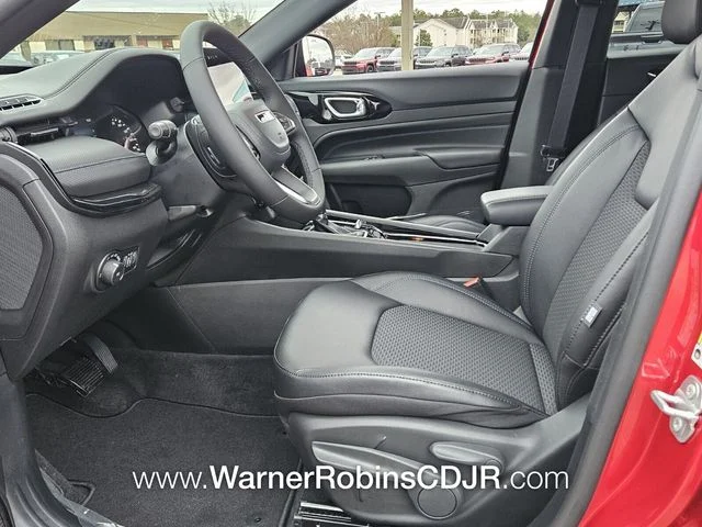 New 2026 Red Hot Pearl-Coat Exterior Paint Jeep Latitude image 5