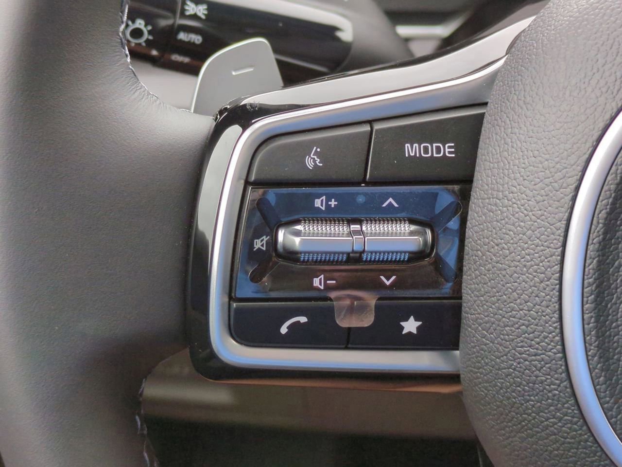 New 2026 Ceramic Silver Kia EX image 31
