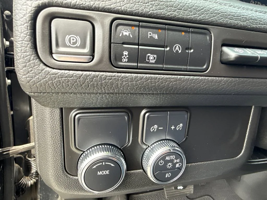 Used 2024 Onyx Black GMC Denali image 28
