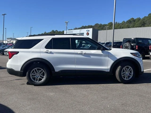 New 2026 Star White Metallic Tri-Coat Ford Active image 2