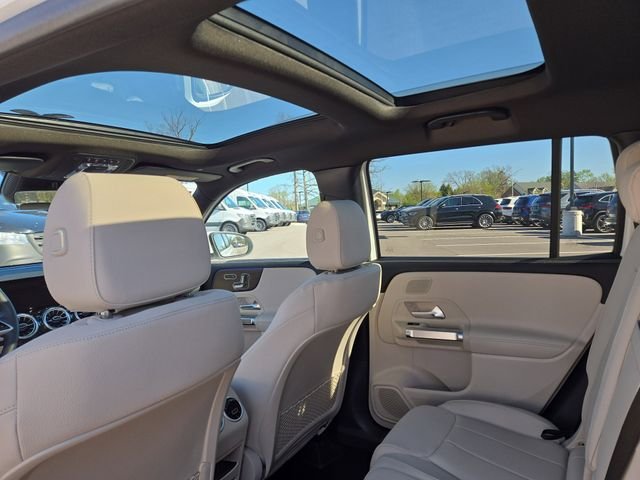 New 2026 Polar White Mercedes-Benz GLB250 image 28