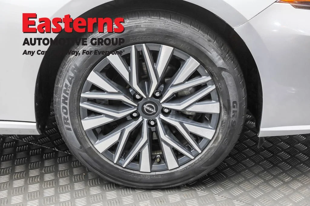Used 2023 Silver Nissan 2.5 SR image 30