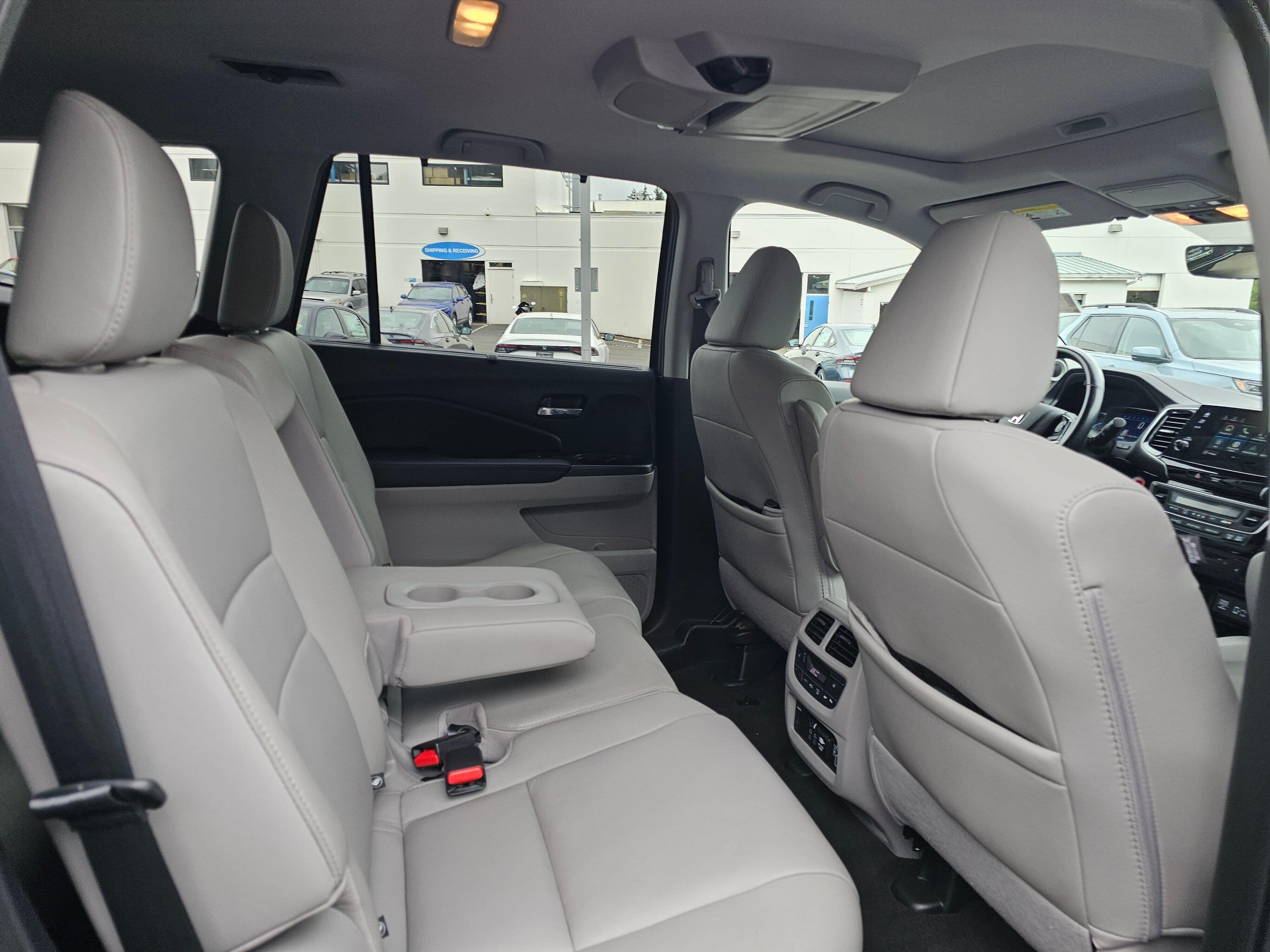 Used 2019 Modern Steel Metallic Honda Touring image 13
