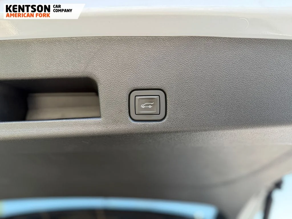 Used 2026 White GMC AT4 image 37