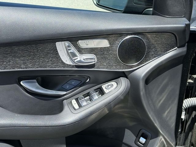 Used 2022  Mercedes-Benz GLC 300 image 26