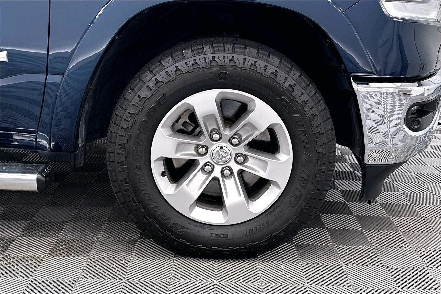 Used 2020 Patriot Blue Pearlcoat Ram Laramie image 31