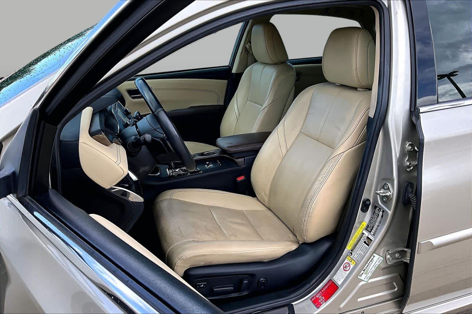 Used 2018 Creme Brulee Mica Toyota Limited image 8