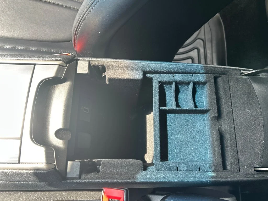 Used 2018  Lincoln Premiere image 25