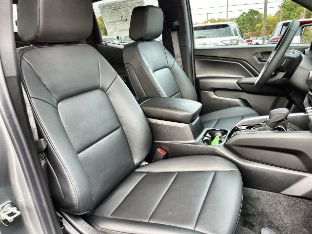 2026 Chevrolet Colorado photo 33 of 41