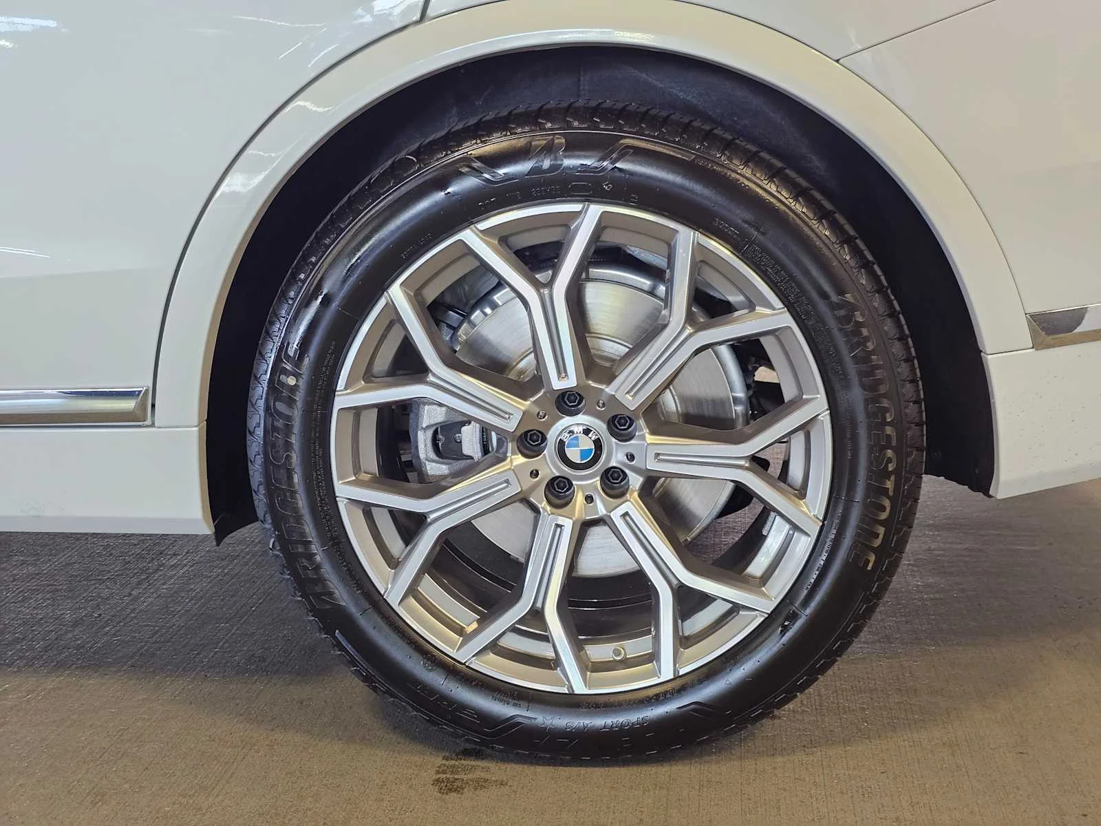New 2027 Mineral White Metallic BMW xDrive40i image 9