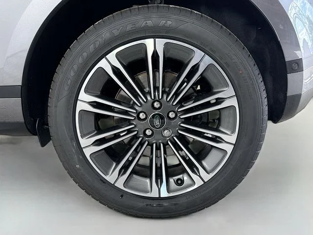 Certified Used 2026 Eiger Grey Metallic Land Rover S image 33