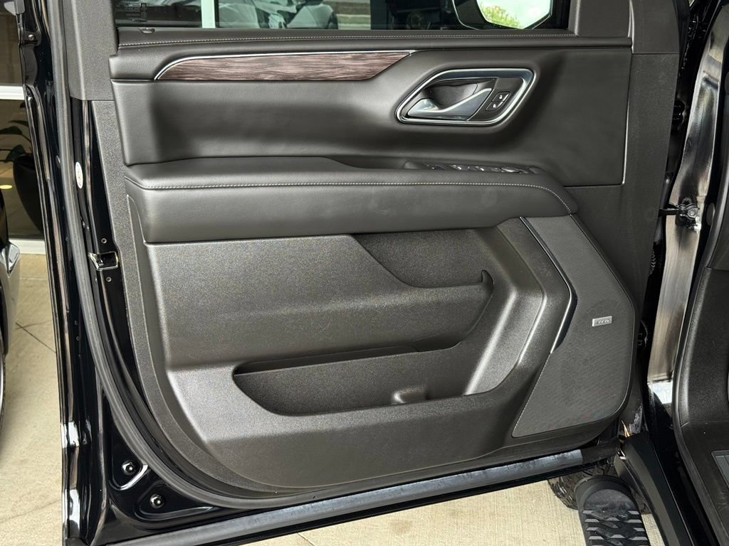 Used 2023 Black Chevrolet Z71 image 31