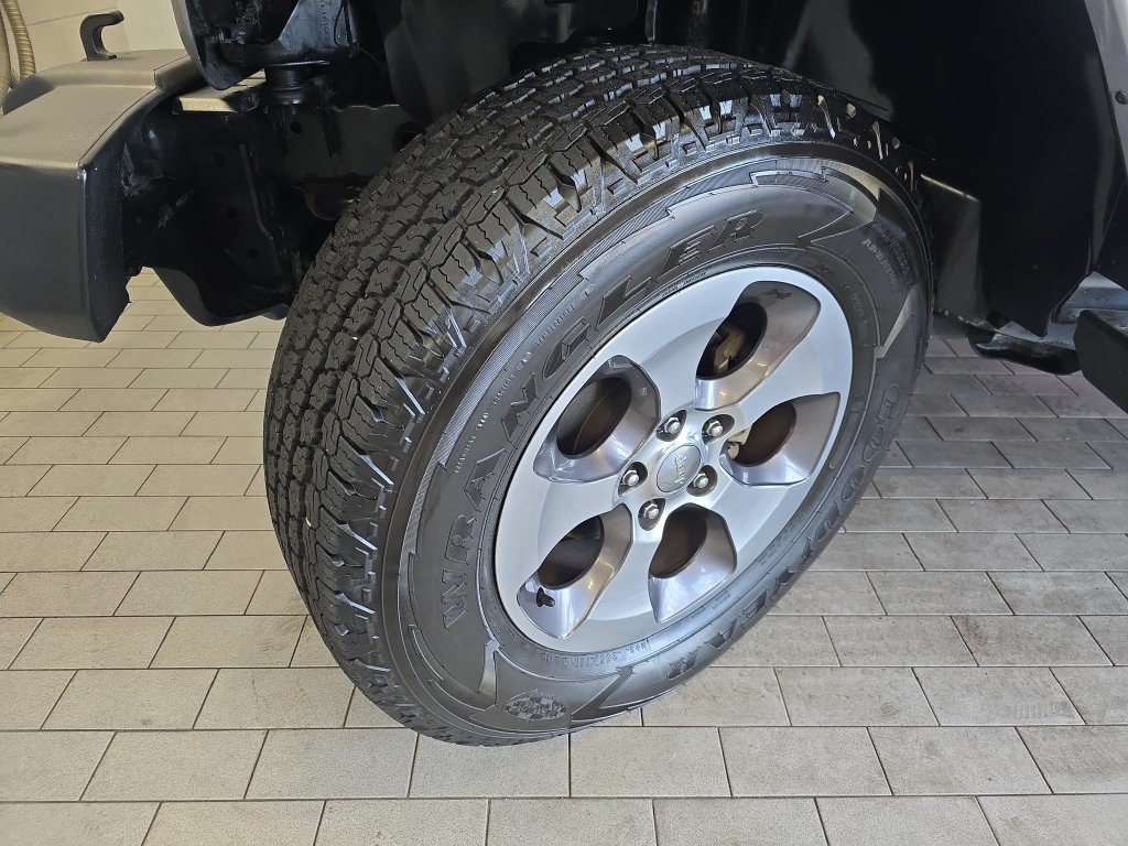 Used 2016 Silver Jeep Unlimited Sahara image 32