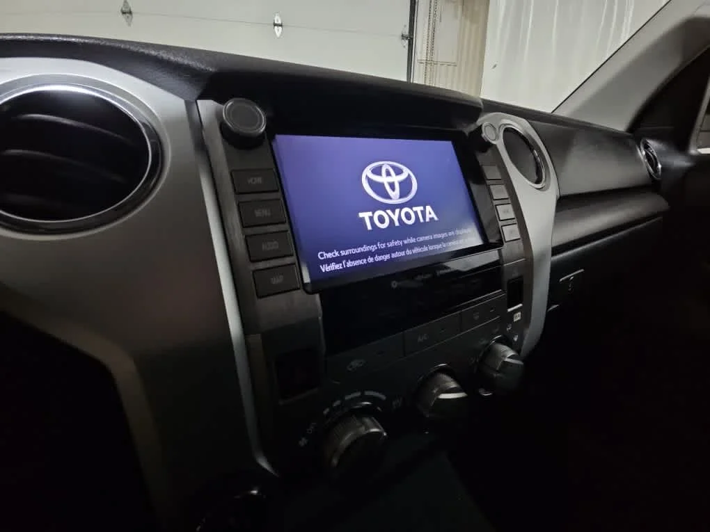 Used 2021 Cement Toyota SR5 image 8