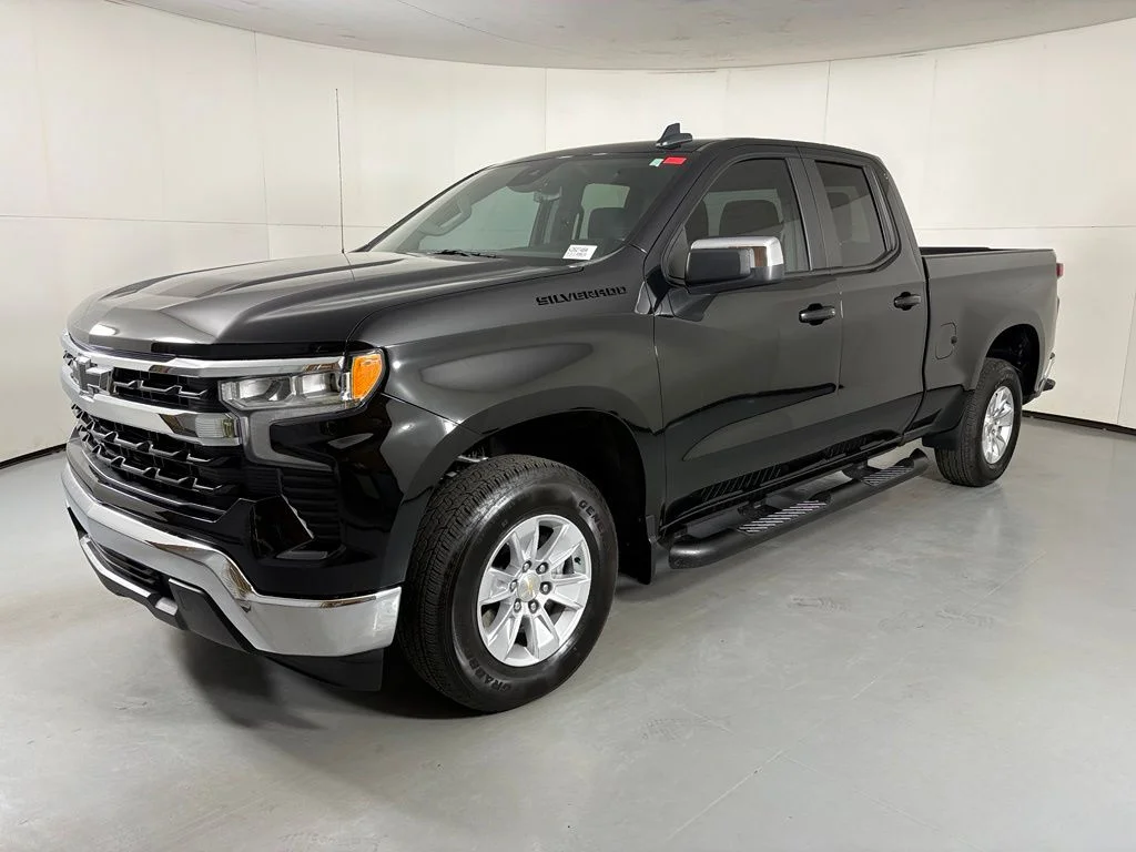 Used 2025 Black Chevrolet LT image 4