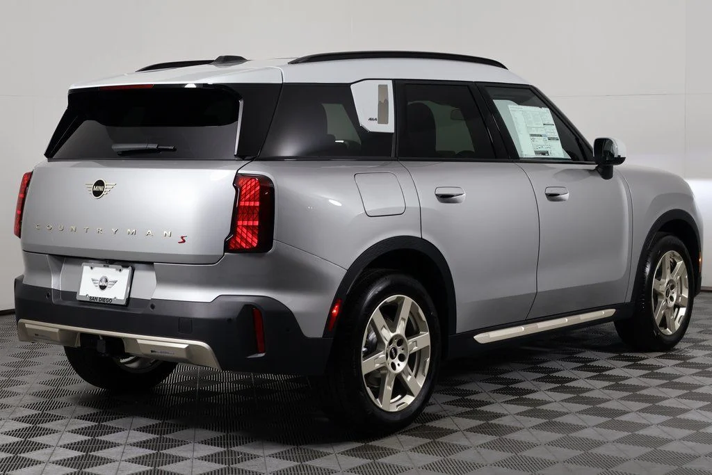 New 2026 Silver MINI Iconic image 2