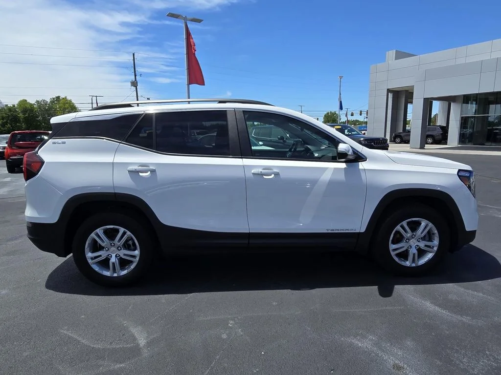 Used 2023 Summit White GMC SLE image 8