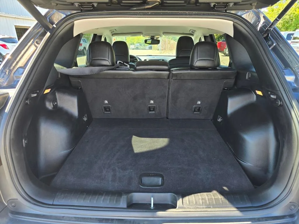 Used 2022 Gray Jeep Latitude Lux image 24