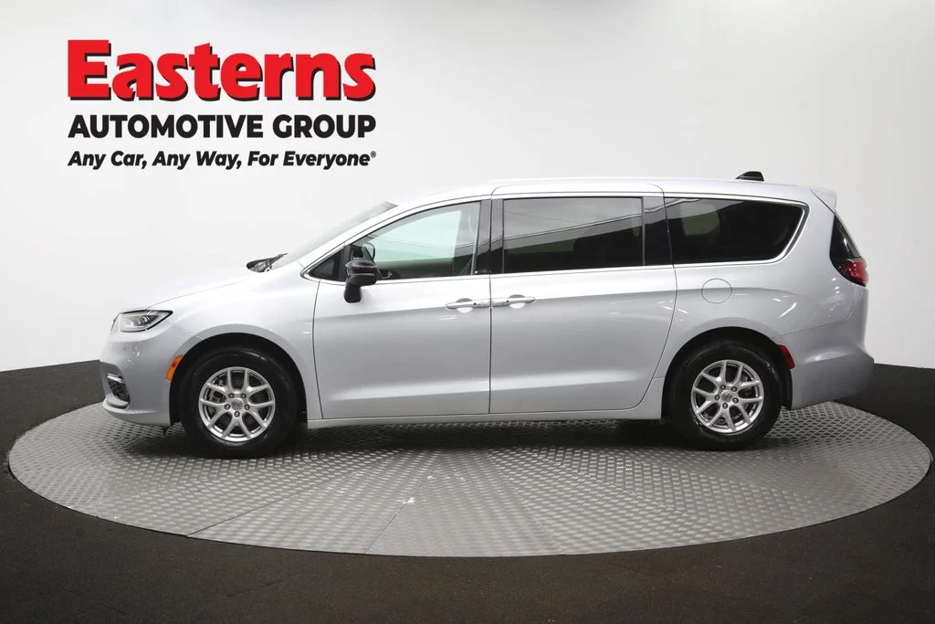 Used 2024 Silver Chrysler Touring L image 61
