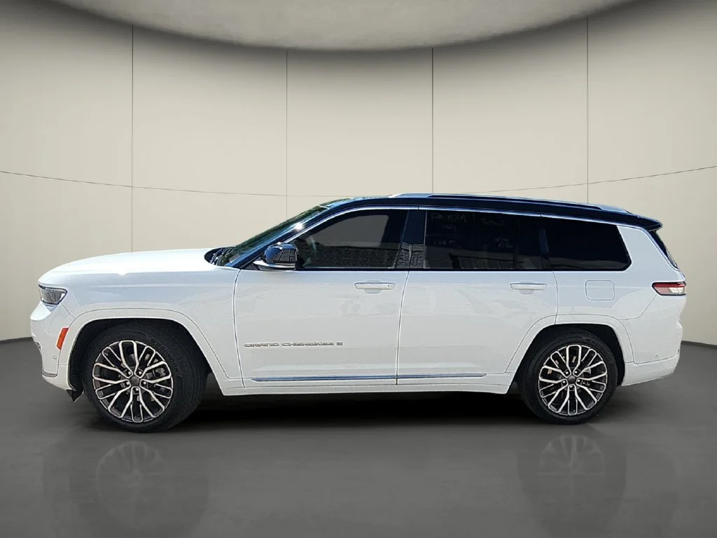 Used 2023 White Jeep Summit image 4