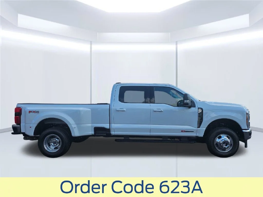 New 2027 Oxford White Ford F-350® XLT image 22
