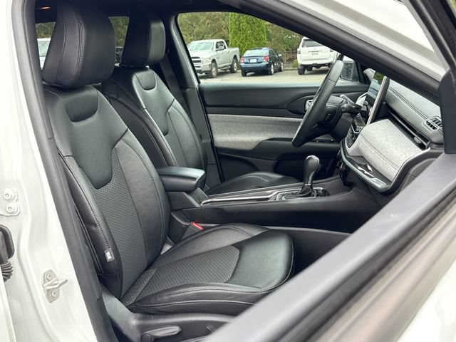 Used 2024 Bright White Clearcoat Jeep Latitude image 23