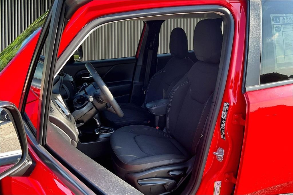 Used 2023 Red Jeep Altitude image 27