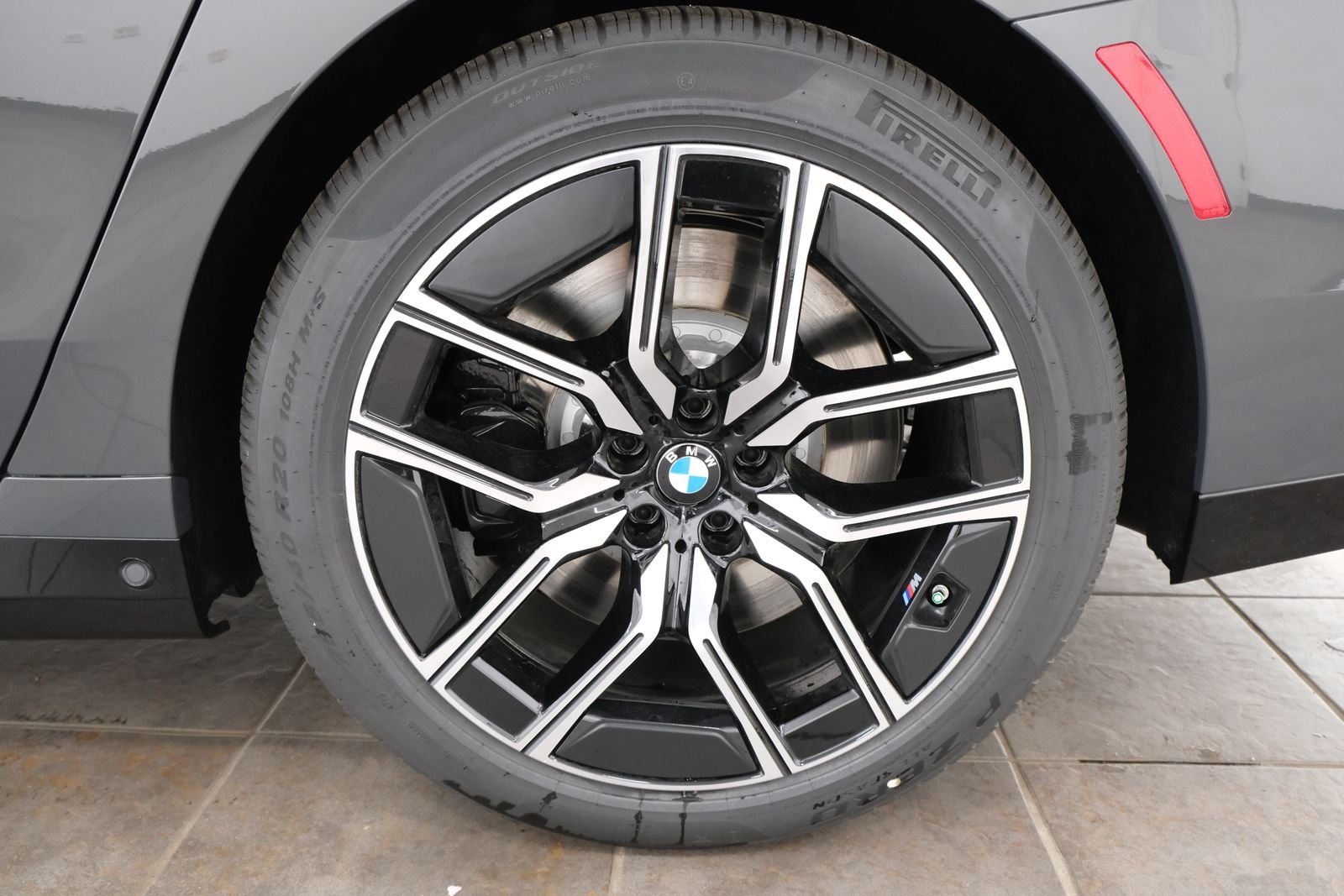 New 2026 Dravit Grey Metallic BMW 760i xDrive image 37
