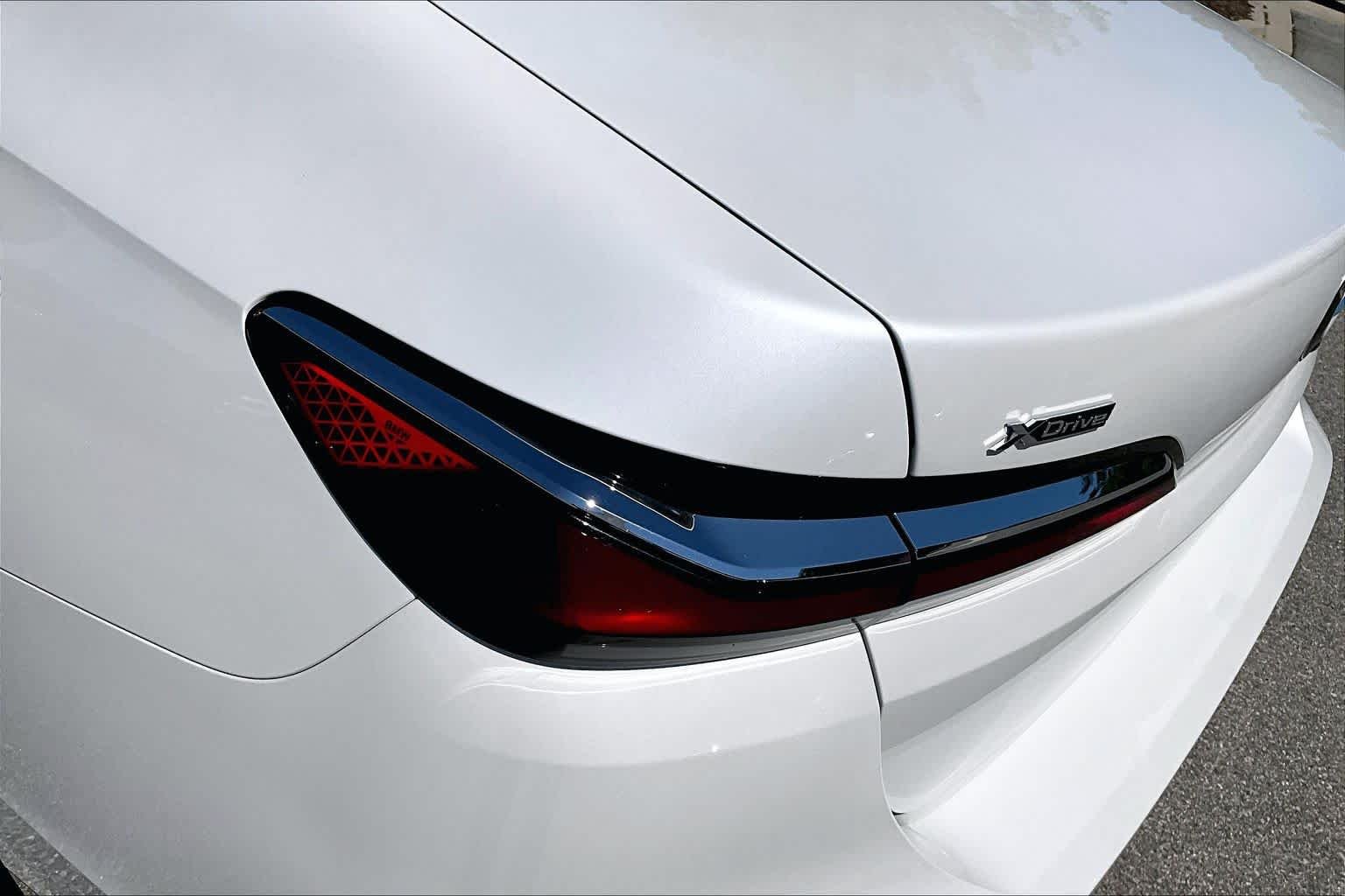 2025 BMW 7 Series 750e - Photo 29