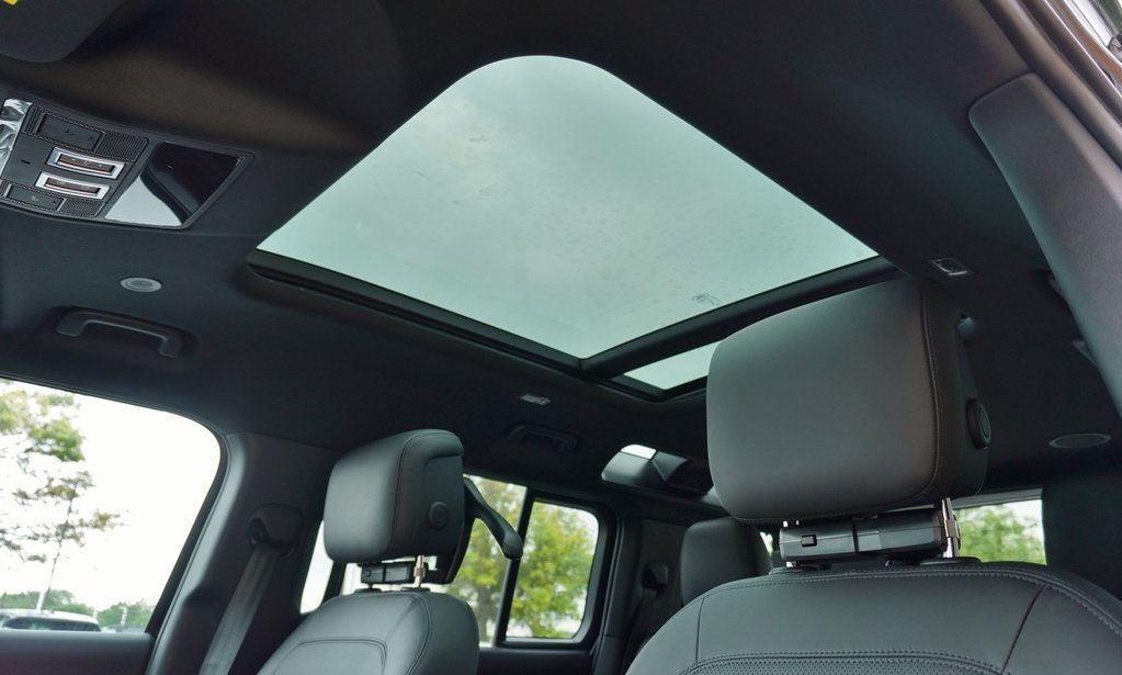 2025 LAND ROVER DEFENDER - Image 15