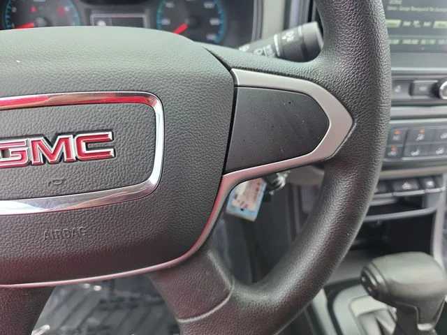 Used 2017 White GMC Base image 19